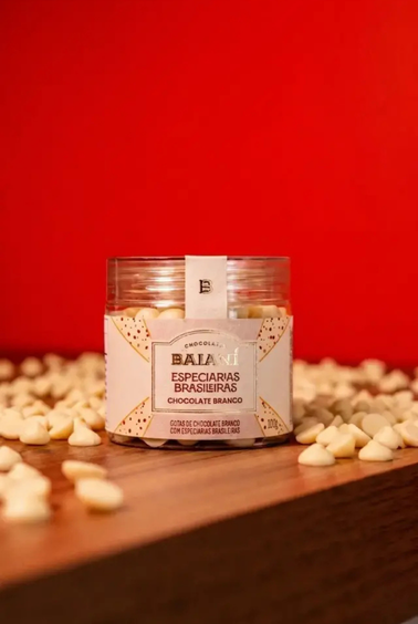 Gotas de Chocolate Branco com Especiarias Brasileiras 100g